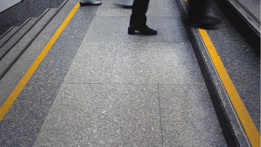 防滑警示膠帶哪家好？老牌實(shí)力廠家【昆山玉寰】